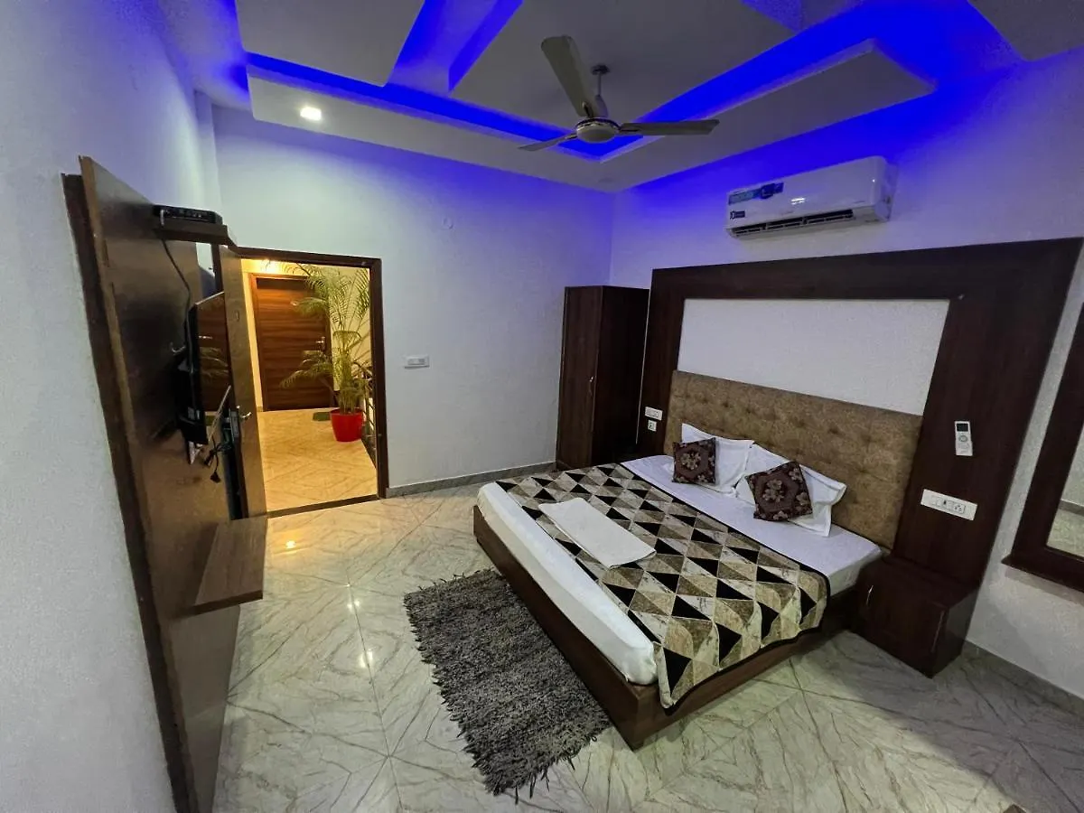 Hotel The Crown , Top Rated & Most Awarded Property In Chandigarh, Zirakpur & Tricity 2*,  India